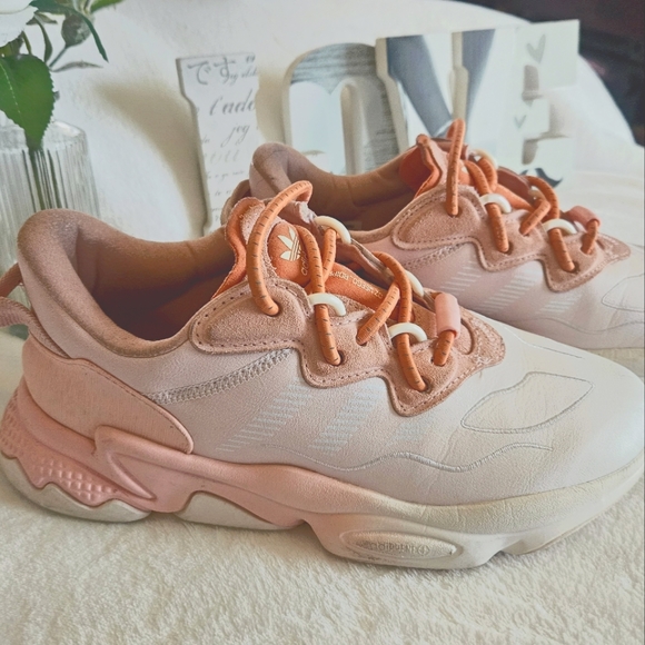 Adidas running shoes - Picture 2 of 4